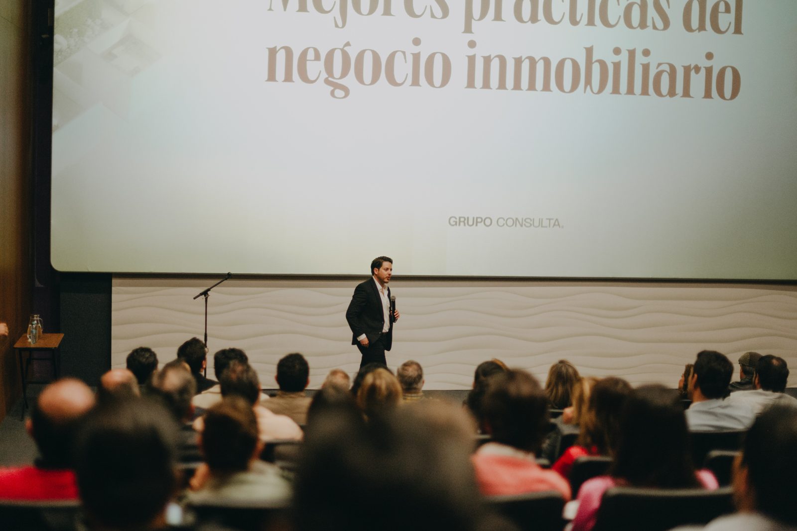Auditorio lleno en Las 30 Mejores Prácticas del Negocio Inmobiliario