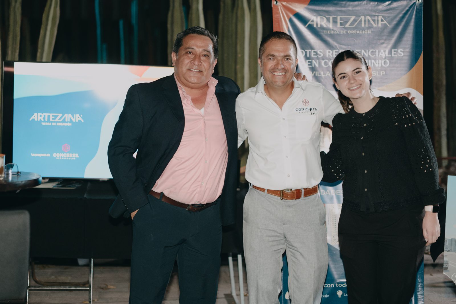 Equipo Jom! con desarrolladores aliados